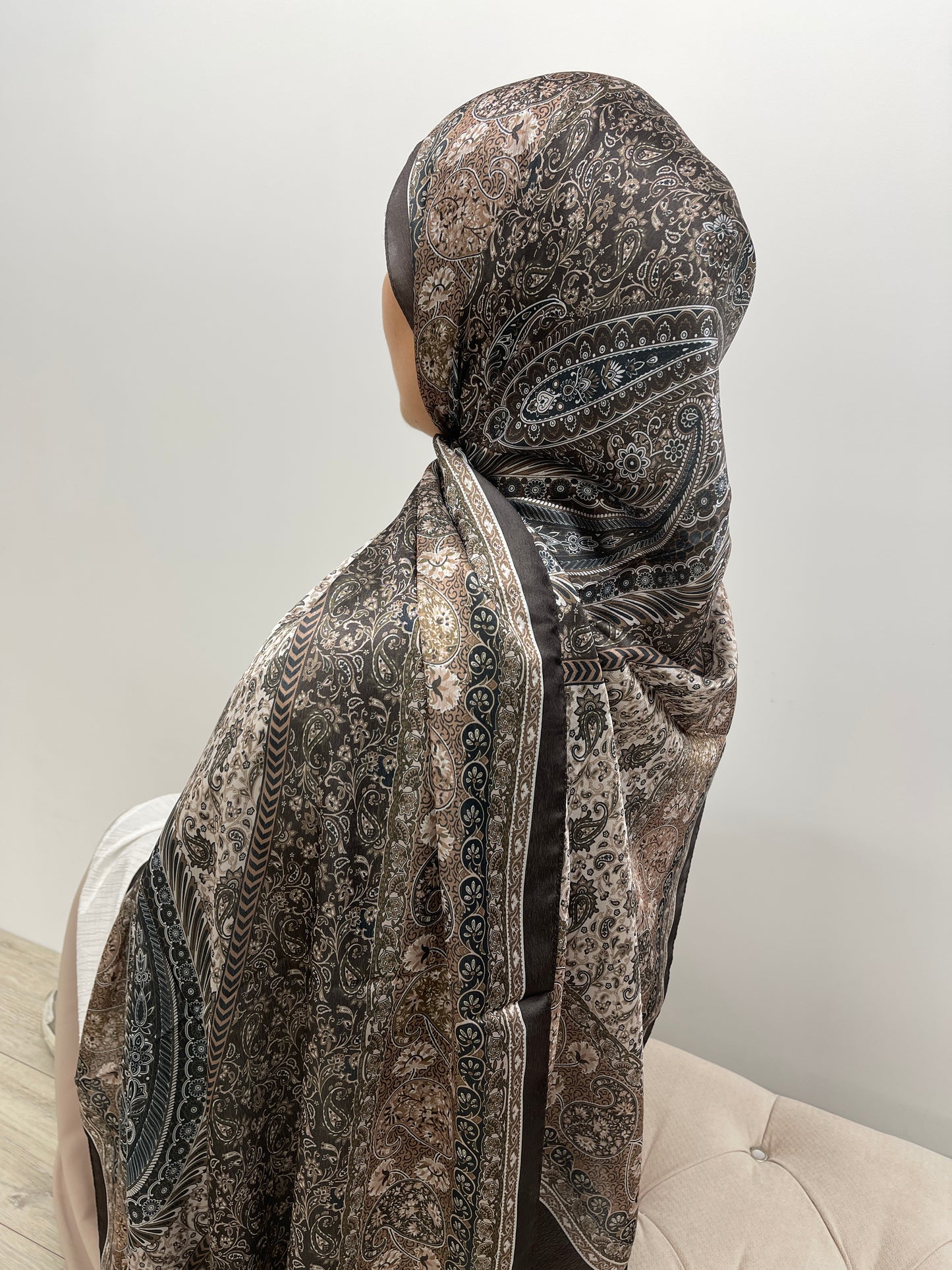 Hijab à motifs satiné