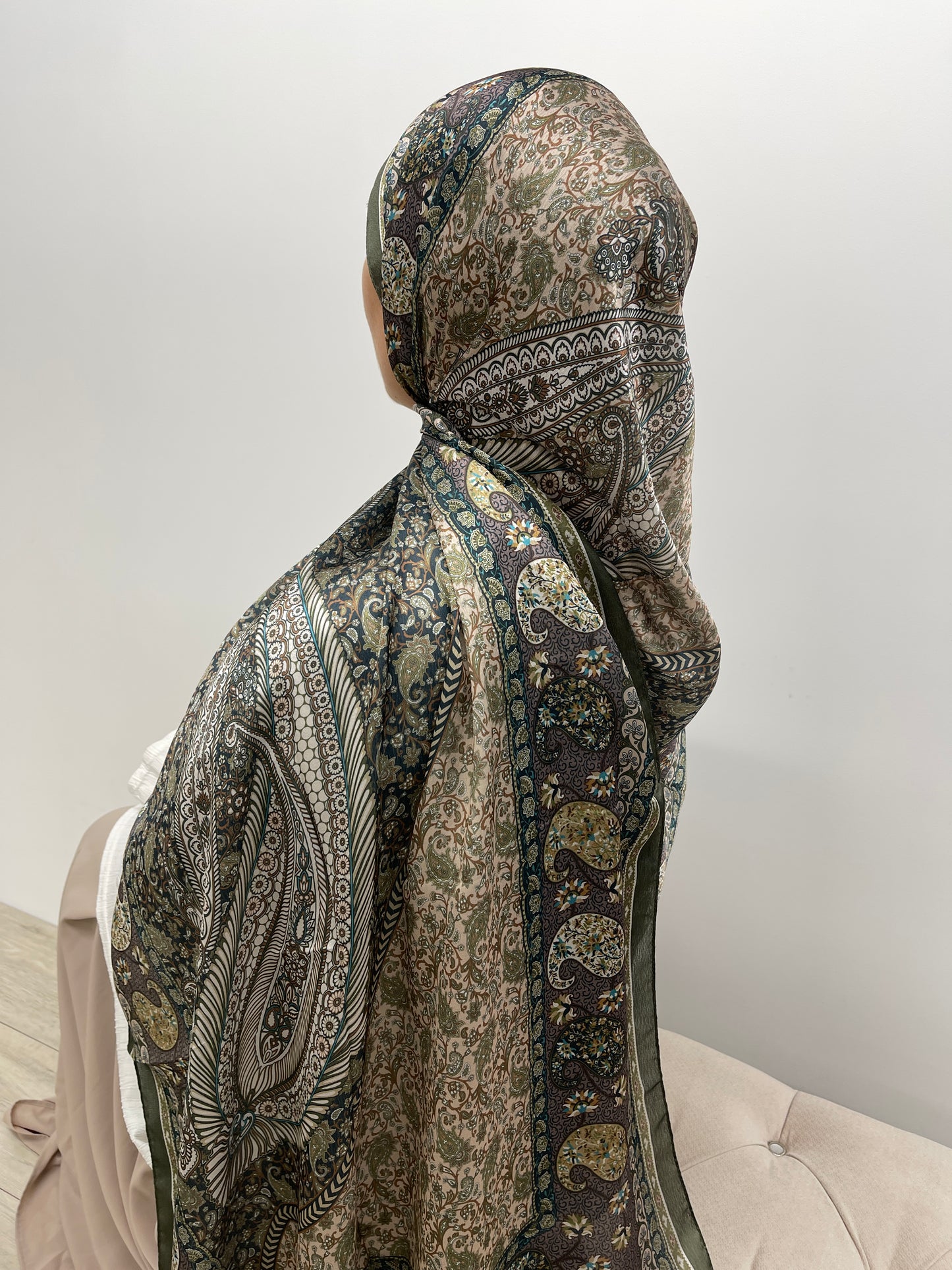 Hijab à motifs satiné