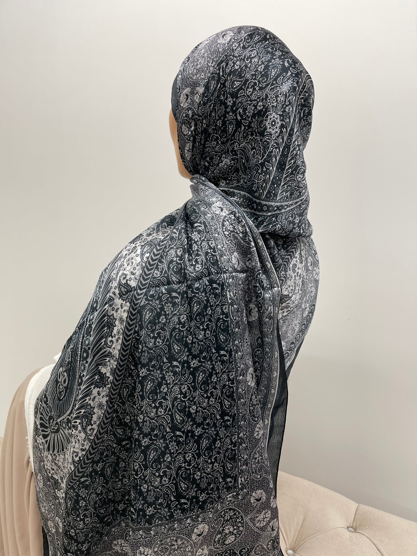 Hijab à motifs satiné