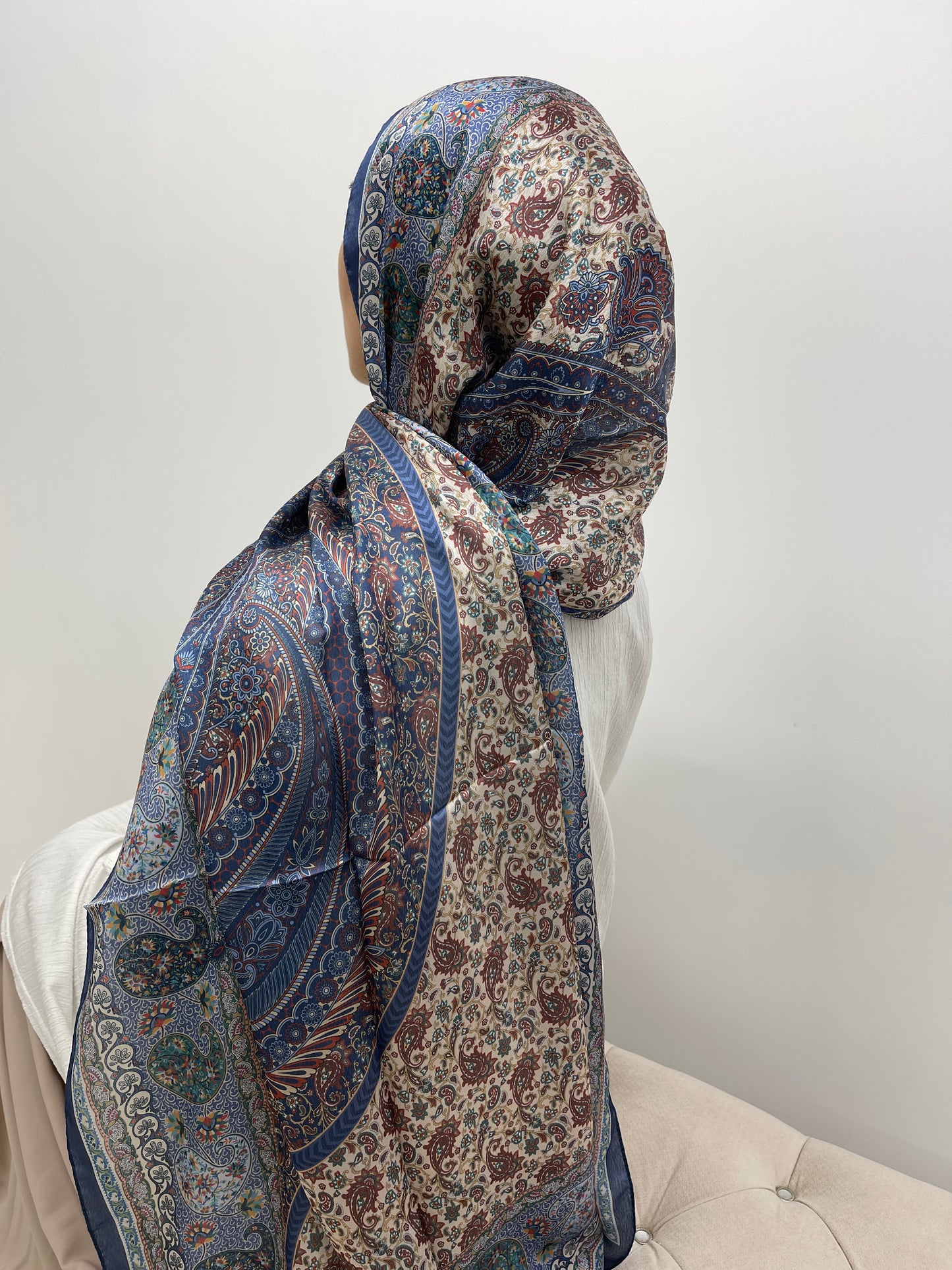 Hijab à motifs satiné