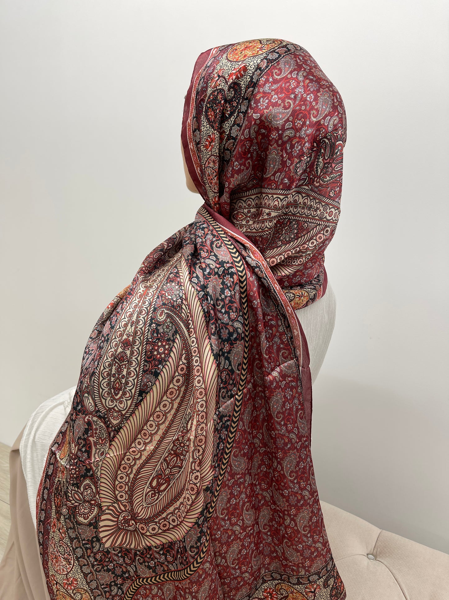 Hijab à motifs satiné