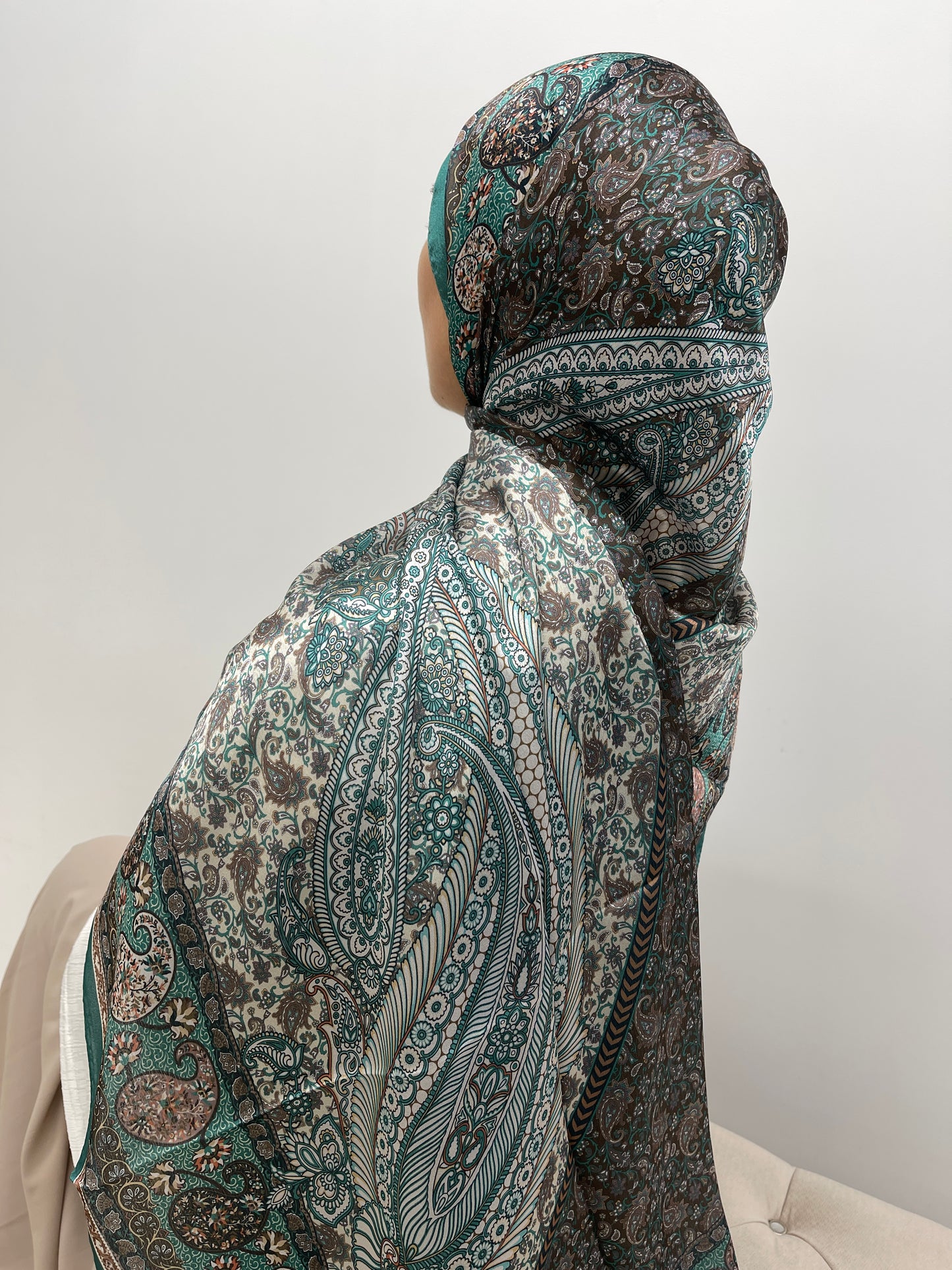 Hijab à motifs satiné