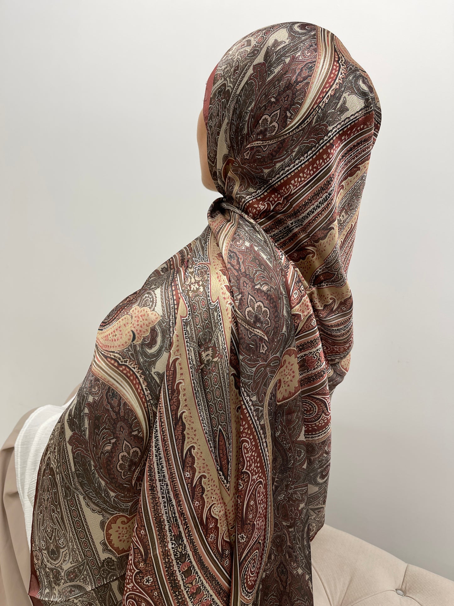 Hijab à motifs satiné