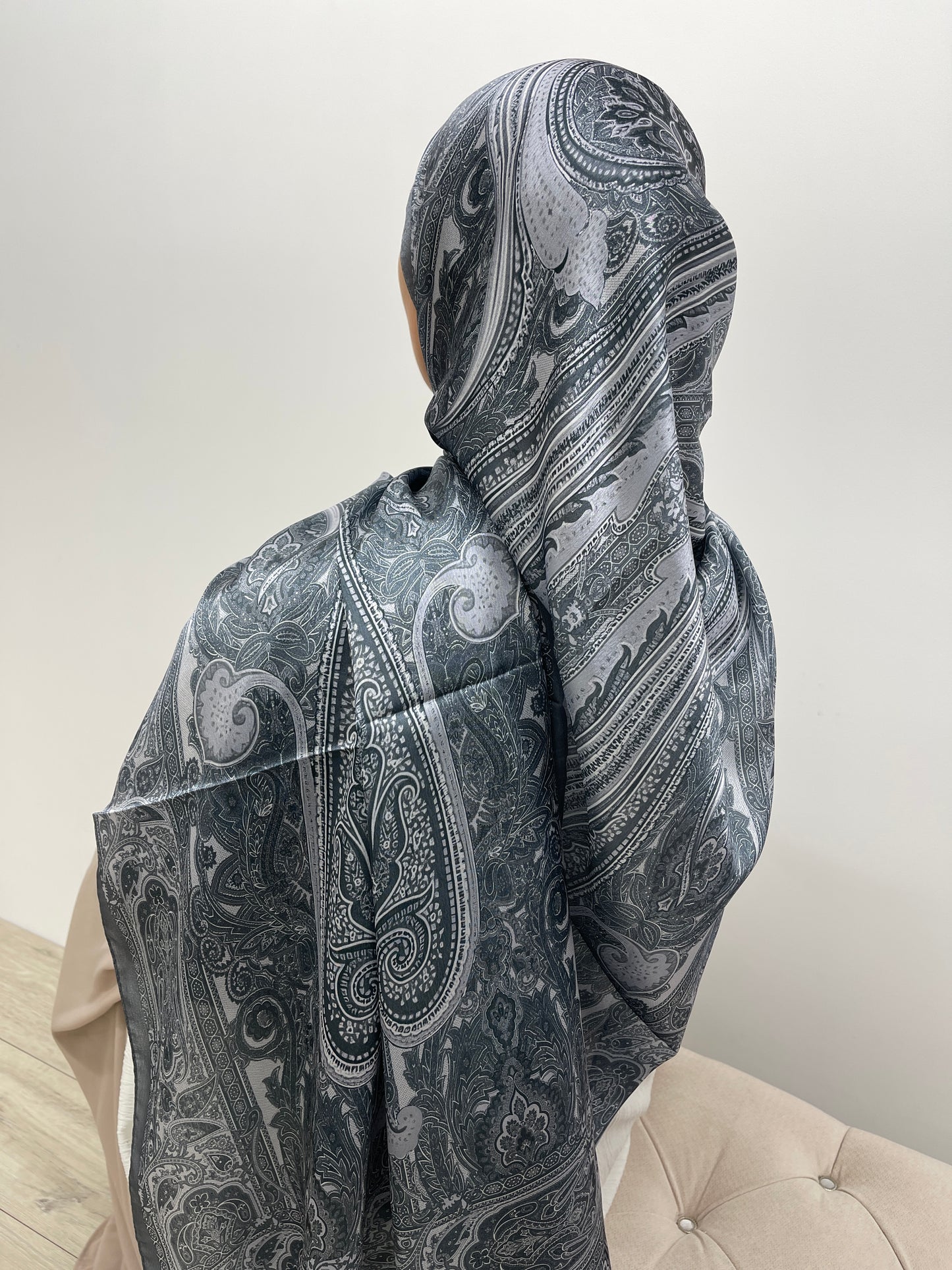Hijab à motifs satiné