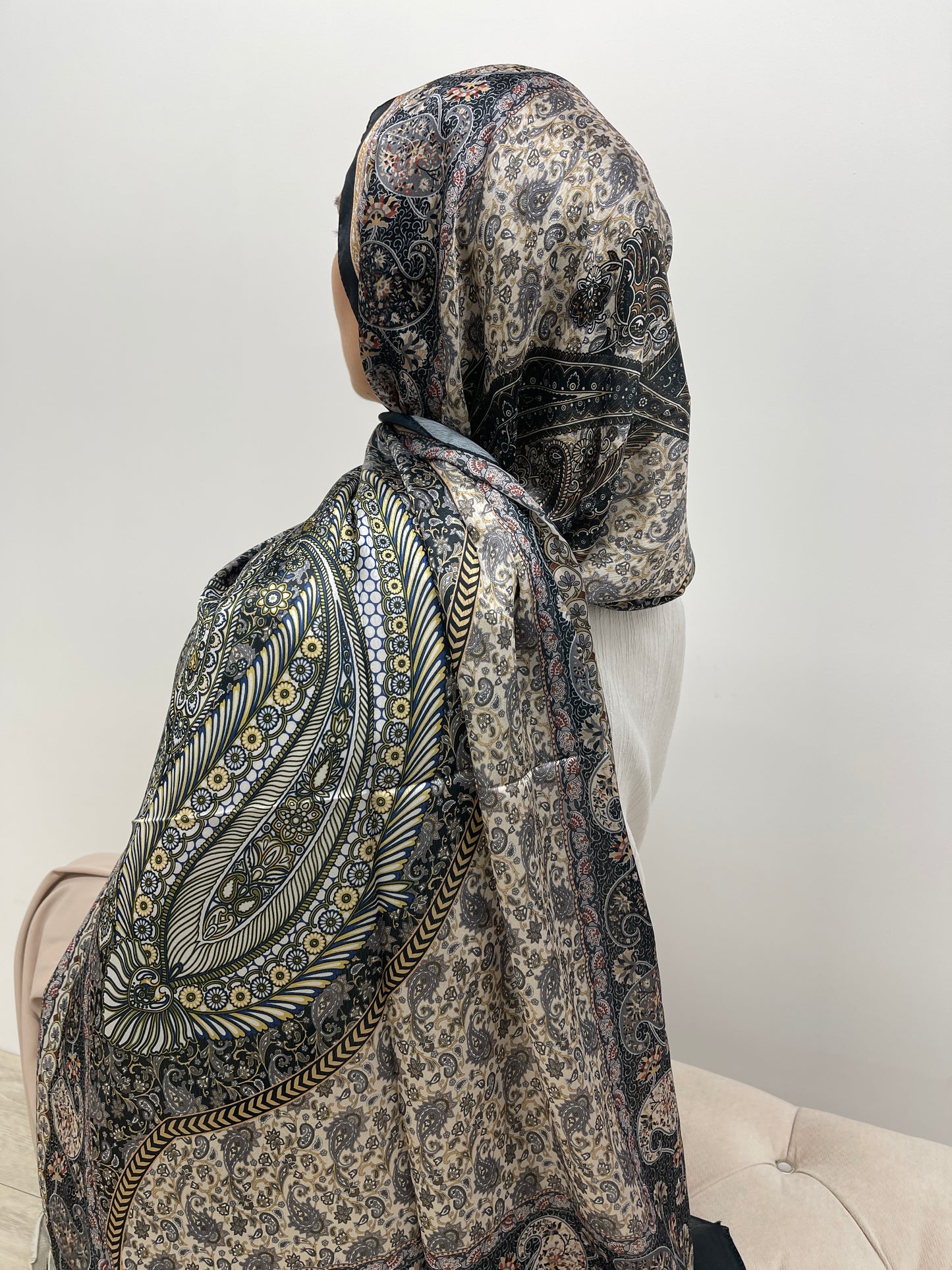 Hijab à motifs satiné