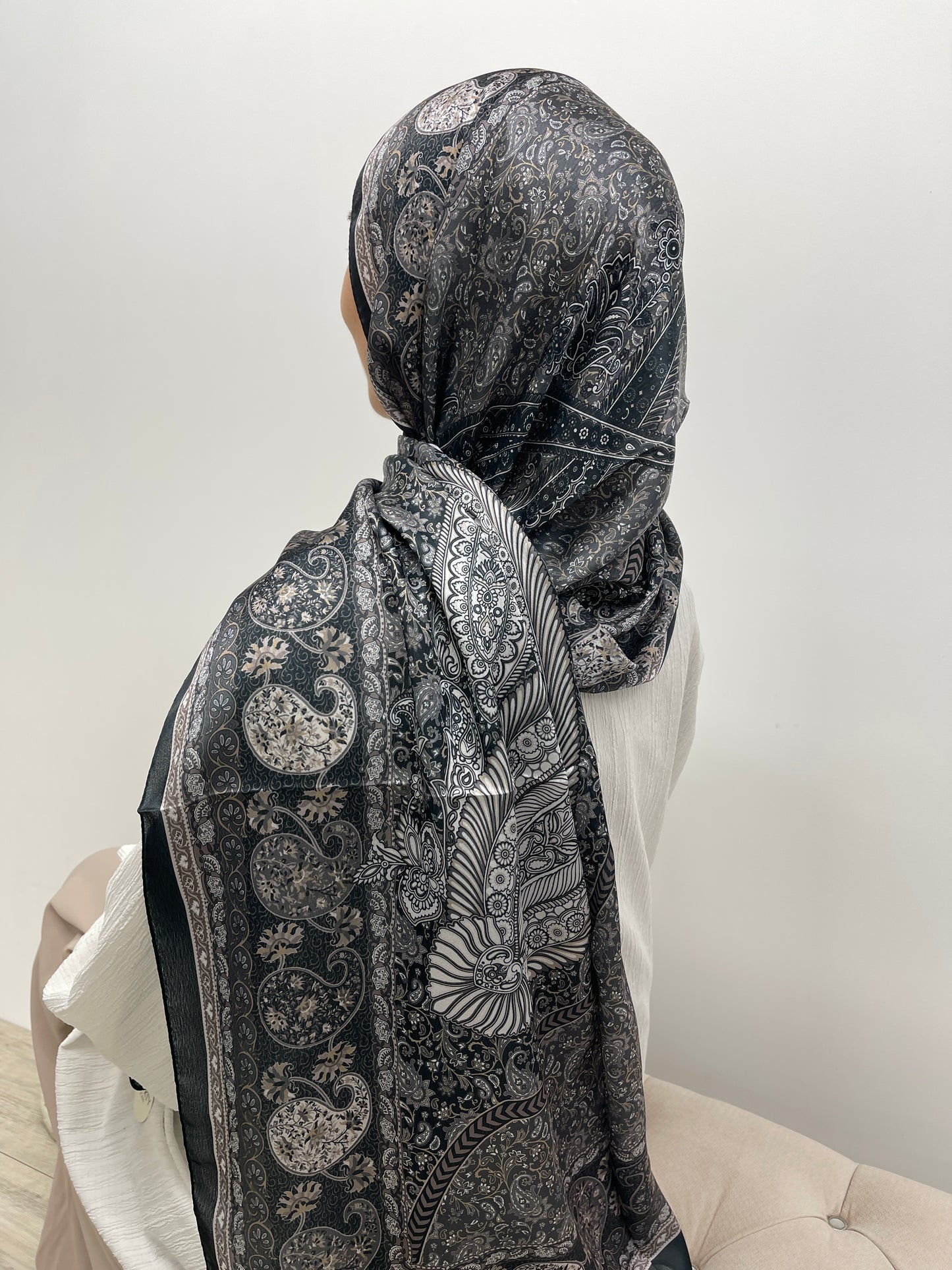Hijab à motifs satiné