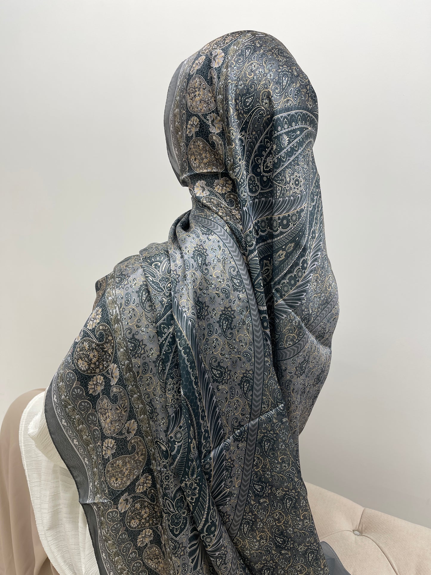 Hijab à motifs satiné