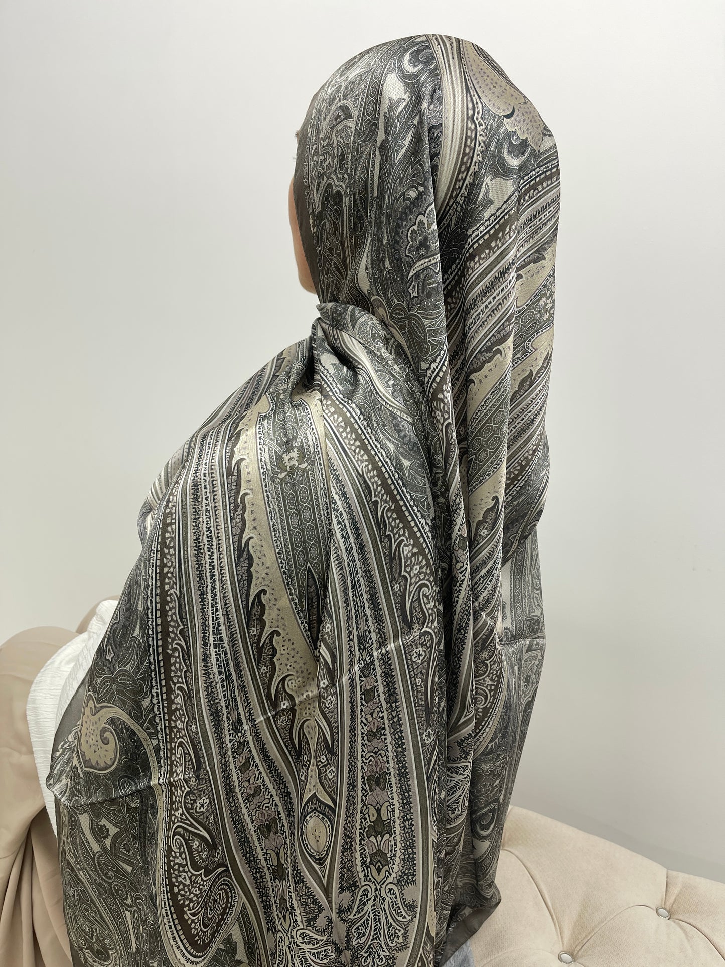 Hijab à motifs satiné