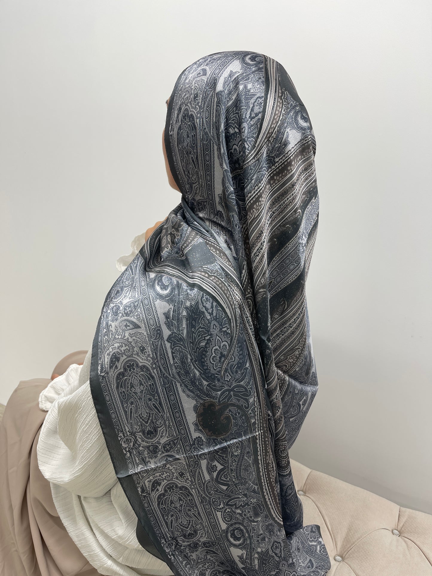Hijab à motifs satiné
