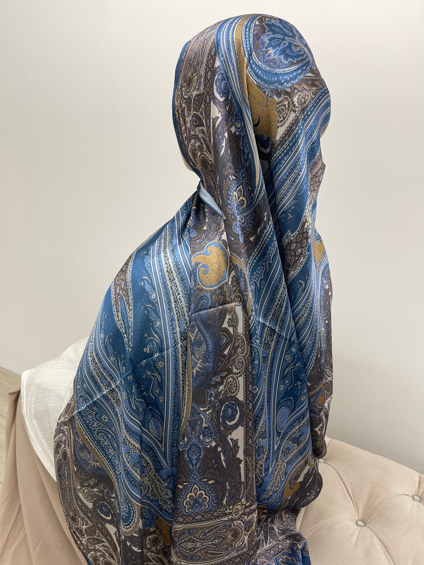 Hijab à motifs satiné